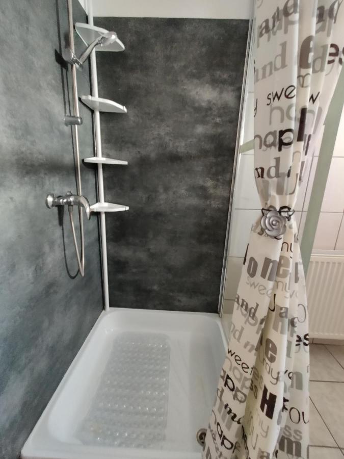 Katalin Apartmanhaz ميسكولك المظهر الخارجي الصورة