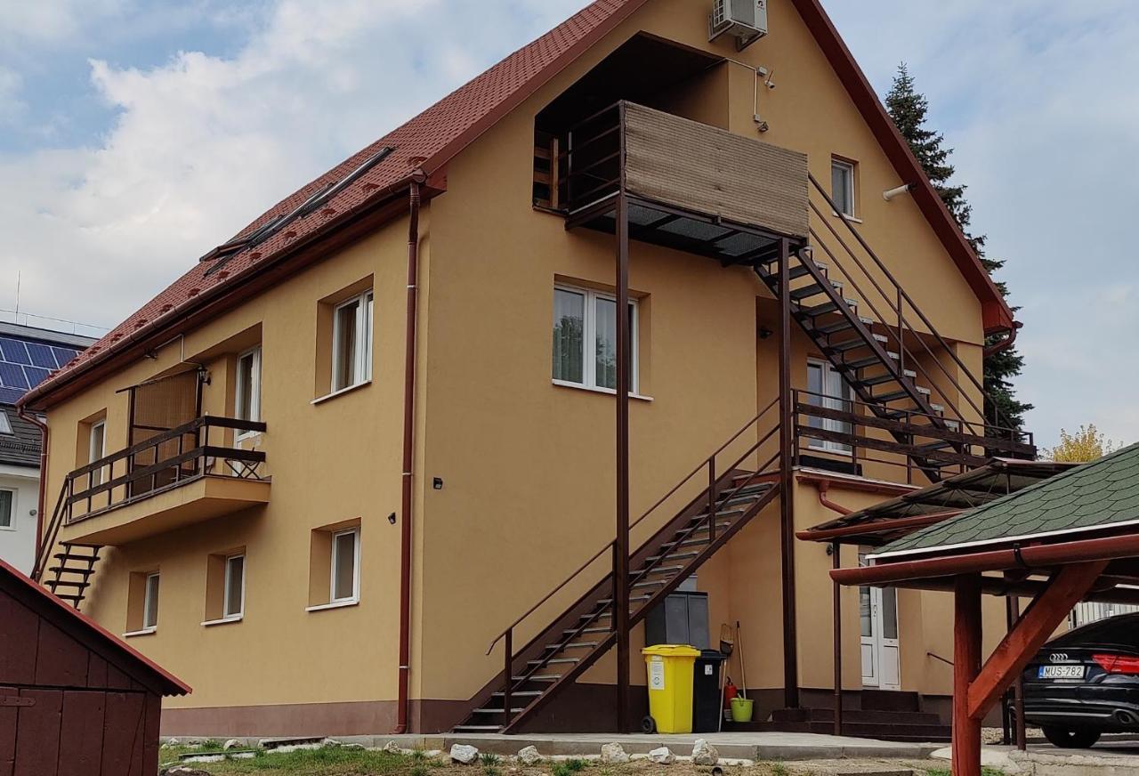 Katalin Apartmanhaz ميسكولك المظهر الخارجي الصورة